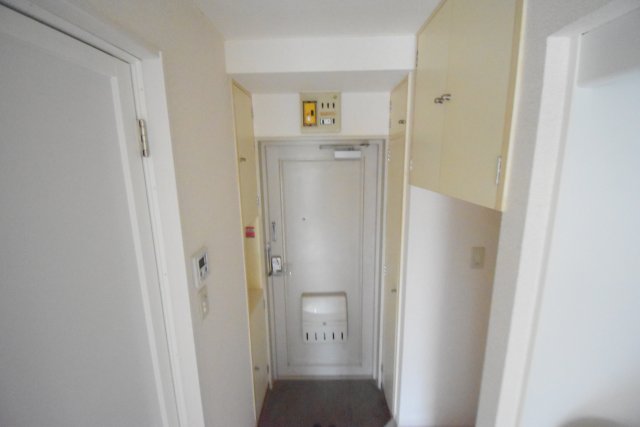 玄関　※別部屋参考写真