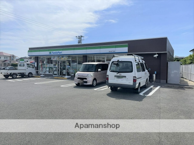 コンビニ　ファミリーマート（コンビニ）まで828m