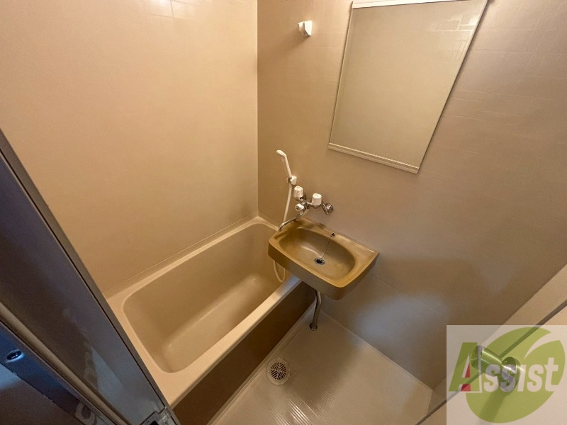 バス・シャワールーム　ユニットバスです。疲れを癒すのに欠かせませんね！