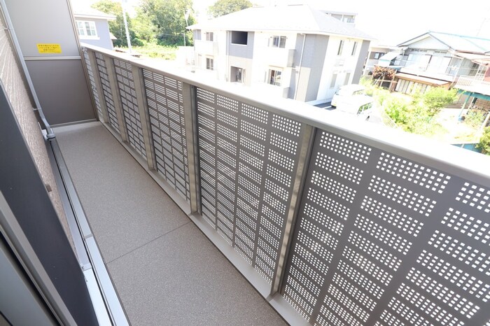 バルコニー　暖かな日差しのふりそそぐバルコニー