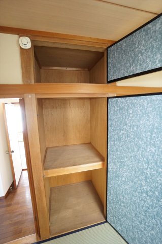 収納　二階　和室（キッチン上）