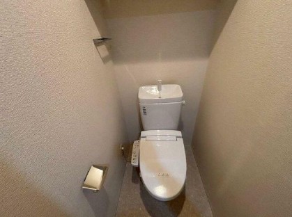 トイレ　温水洗浄便座。