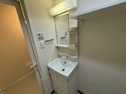 洗面設備　嬉しい独立洗面台付き。