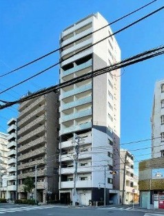 建物外観　鉄筋コンクリート造のがっちりとした建物。