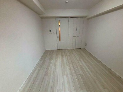 居室・リビング　8.0帖のきれいな洋室。