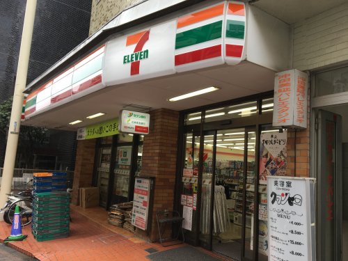 コンビニ　セブンイレブン（コンビニ）まで229m