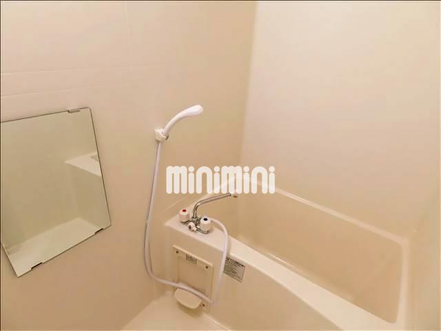 バス・シャワールーム　給湯式のお風呂。