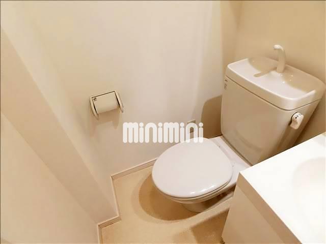 トイレ　バストイレ別です。