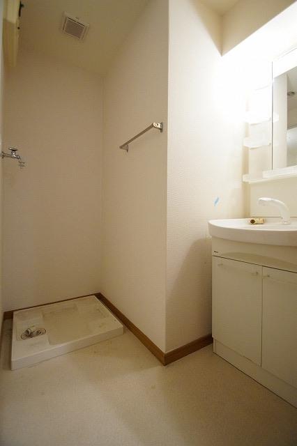 洗面設備　シンプルで使いやすい洗面台です！