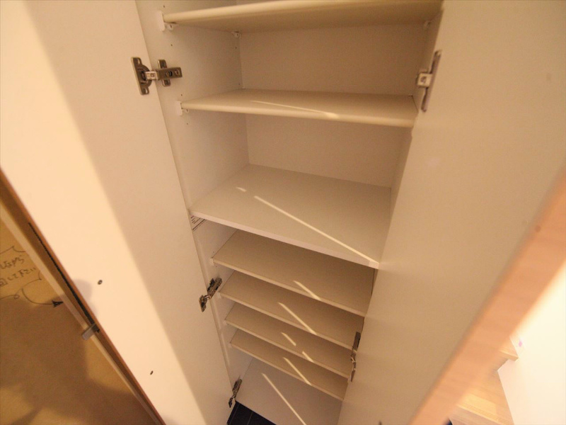 玄関　玄関　シューズボックス付