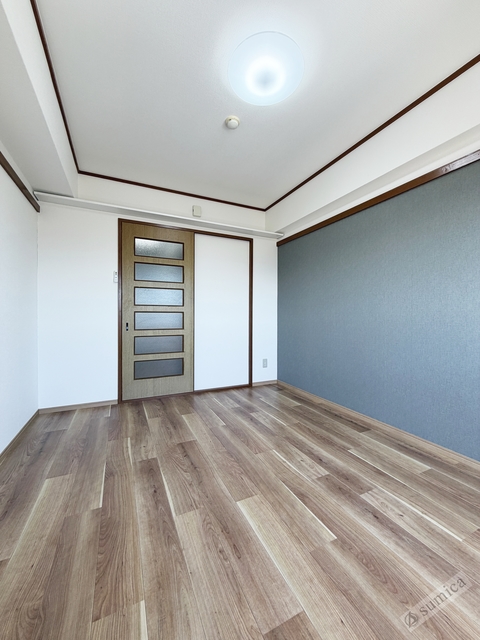 居室・リビング　アクセントクロスがオシャレを演出♪♪