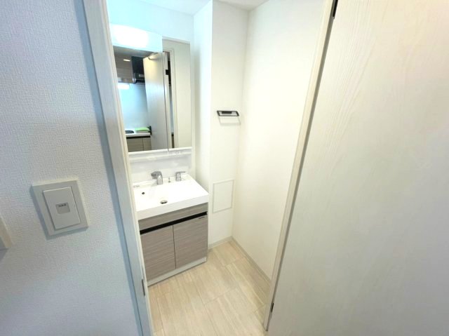 洗面設備　イメージとして同建物他部屋を表示しています