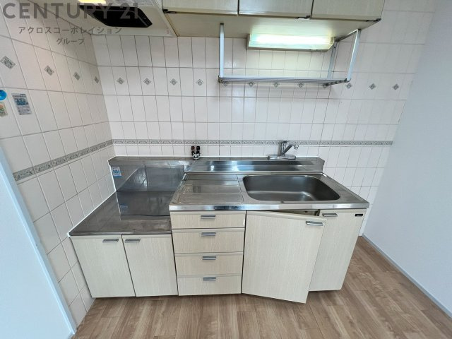 キッチン　壁付けキッチンでスペースを最大限有効活用できます！