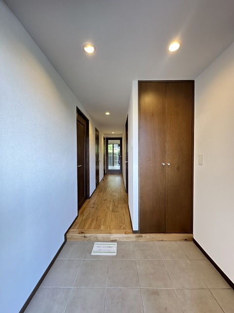 玄関　別部屋参考写真です