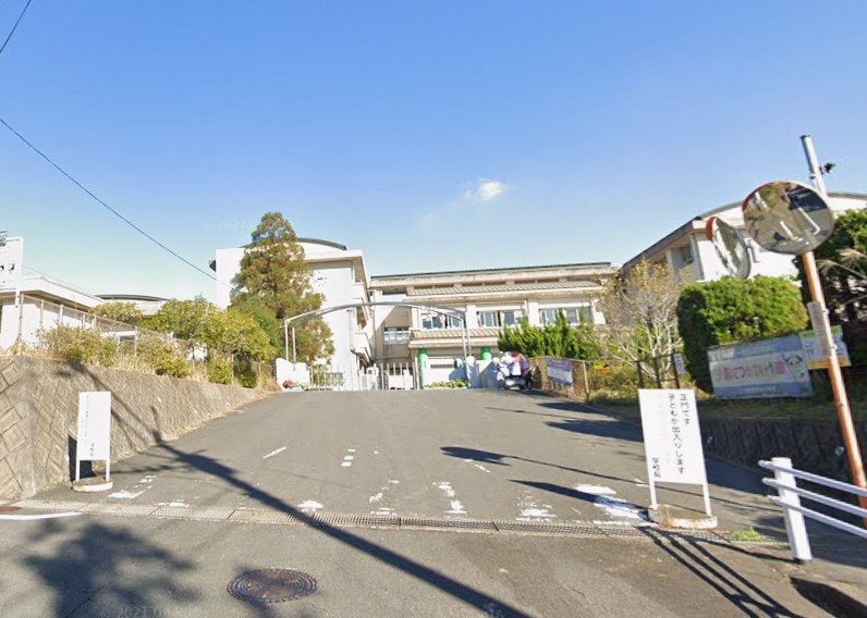 小学校　大分市立西の台小学校（小学校）まで865m