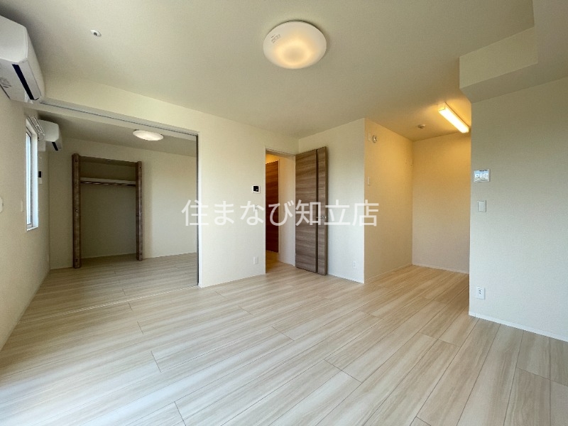 居室・リビング　同型別部屋写真