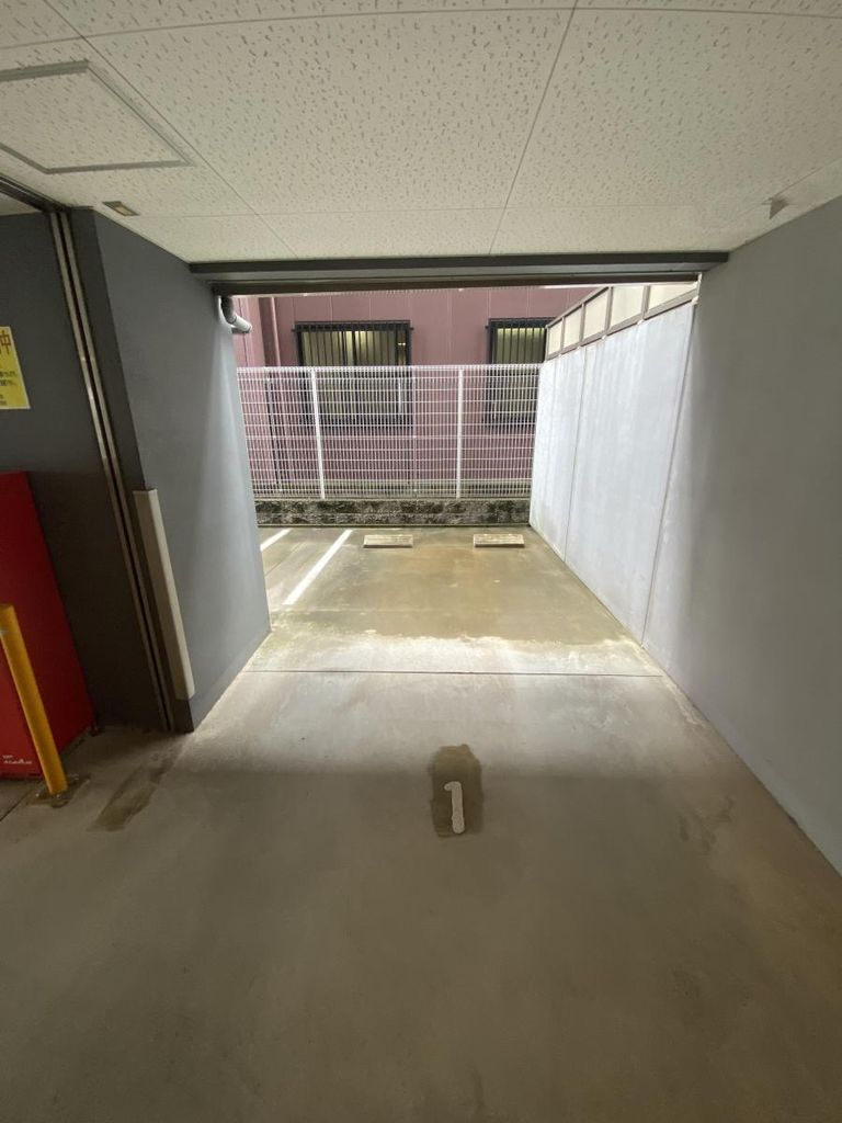 駐車場　エントランス