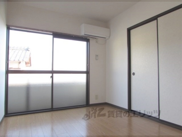 居室・リビング　南側洋室