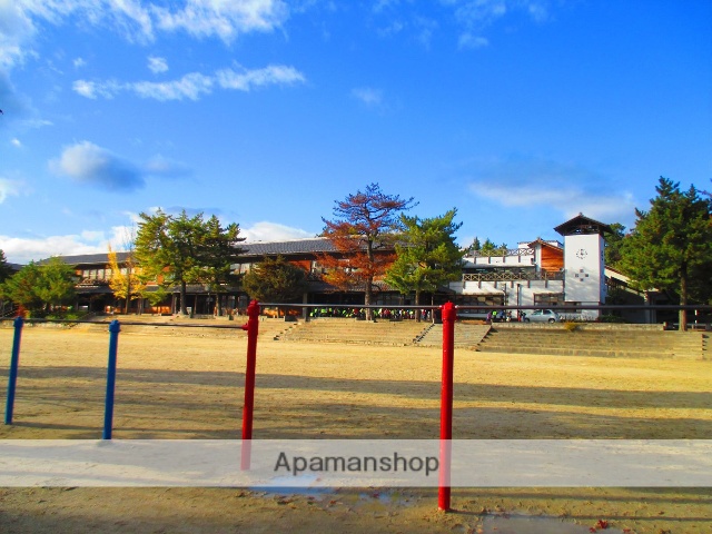 小学校　上野西小学校（小学校）まで592m