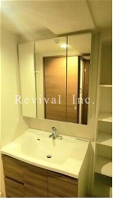 洗面設備　毎日の身だしなみチェックに必須ですね