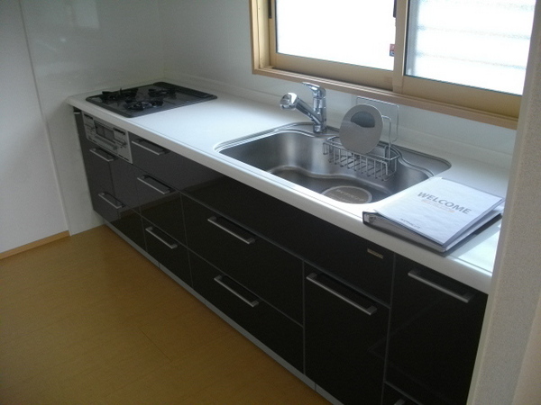 キッチン　窓付きのキッチンで換気がしやすくておすすめ！