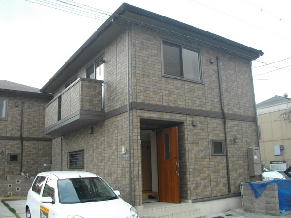 建物外観　うれしい無料駐車場2台付き！