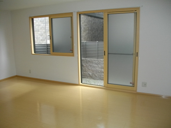 居室・リビング　２面採光の明るいお部屋です。