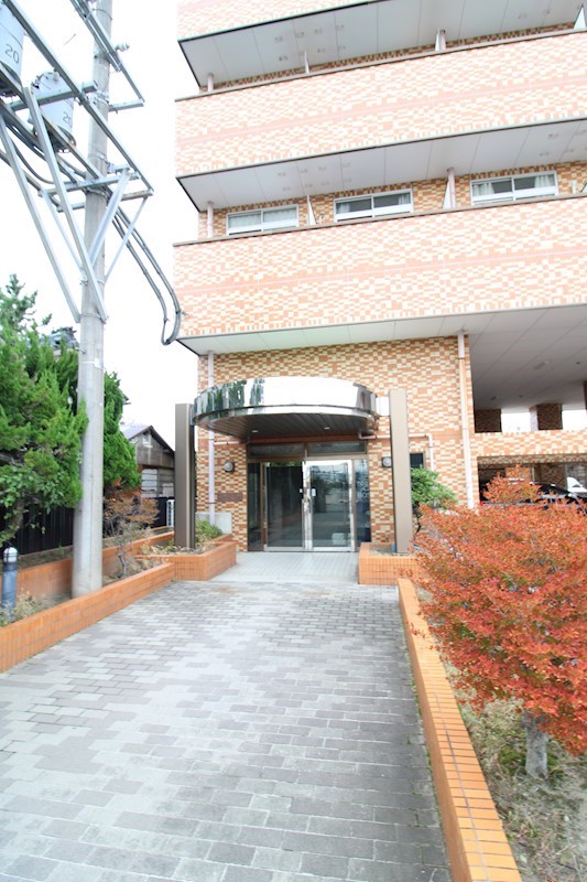 エントランス　高級感のあるエントランスです。