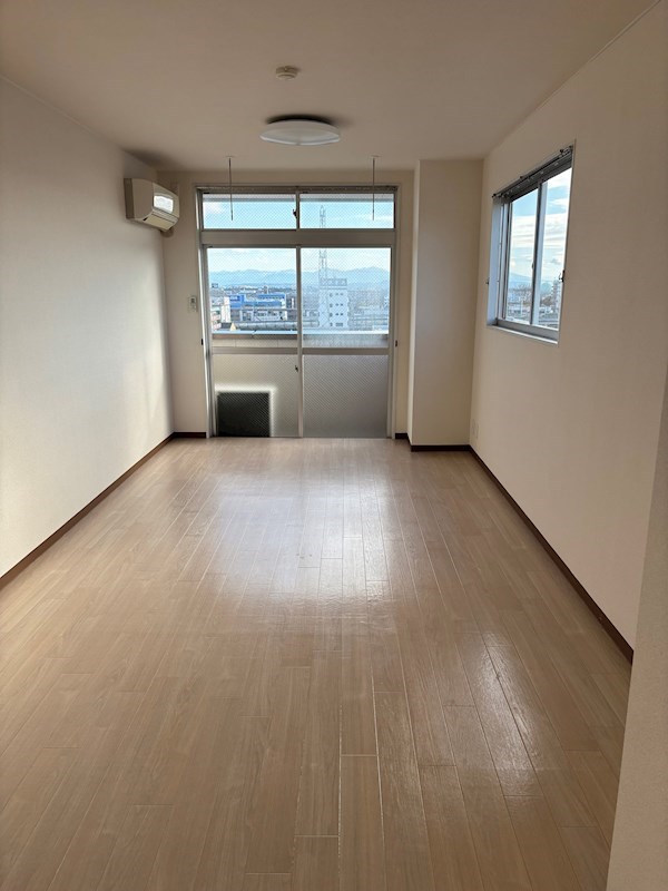 居室・リビング　※別部屋参考写真