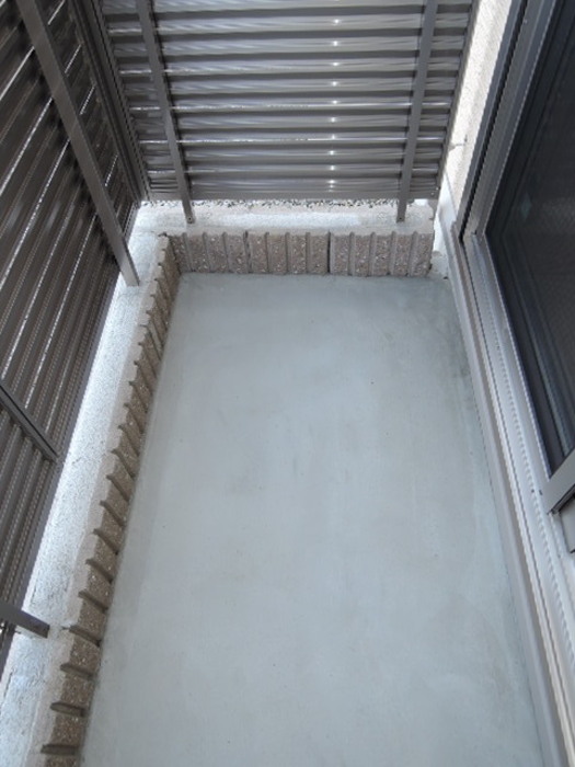 バルコニー　暖かな日差しのふりそそぐバルコニー