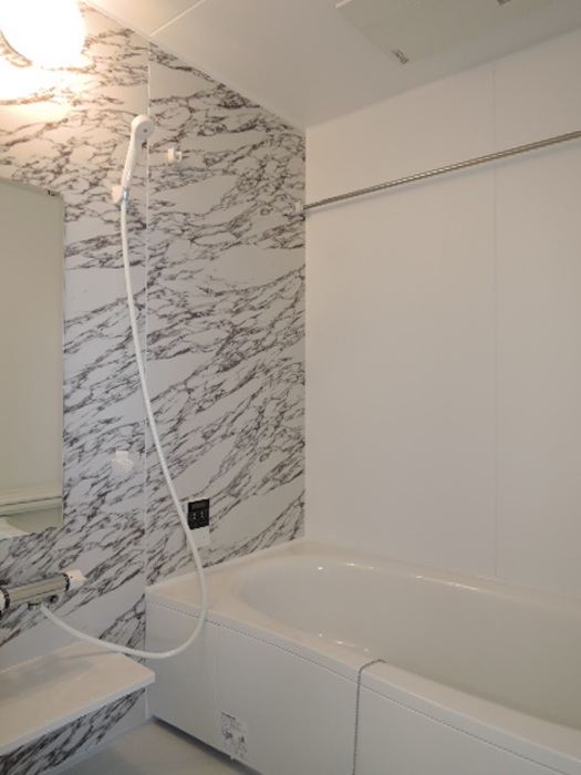 バス・シャワールーム　コンパクトで使いやすいお風呂です