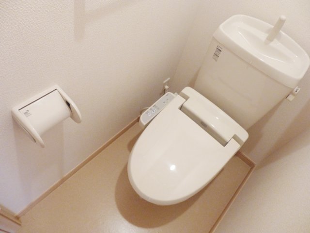 トイレ　温水洗浄便座機能付きトイレです♪