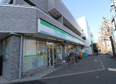 コンビニ　ファミリーマート 目黒柿の木坂店（コンビニ）まで288m