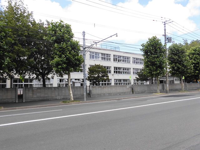 小学校　札幌市立二条小学校（小学校）まで411m