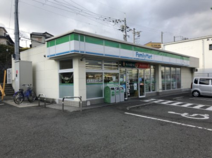 コンビニ　ファミリーマート 伏屋町三丁目店（コンビニ）まで682m