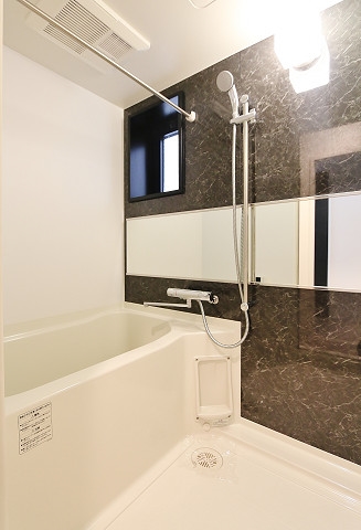 バス・シャワールーム　一日の疲れを癒してください