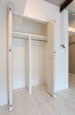 収納　奥行あるクローゼットです