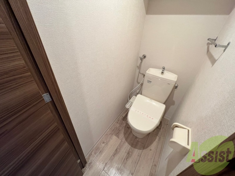 トイレ　ウォシュレット機能がついたトイレです。安心して使用できます。
