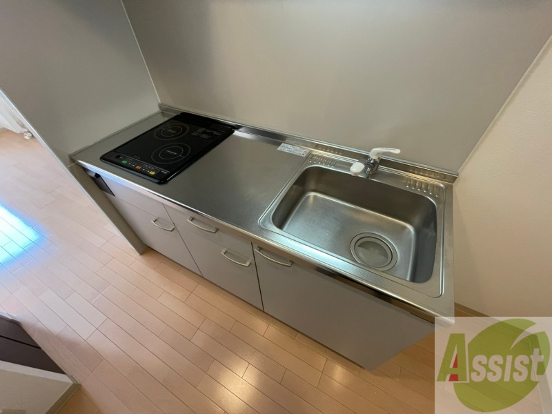 キッチン　キッチンはシックなデザインでした。洗い場も大きい。