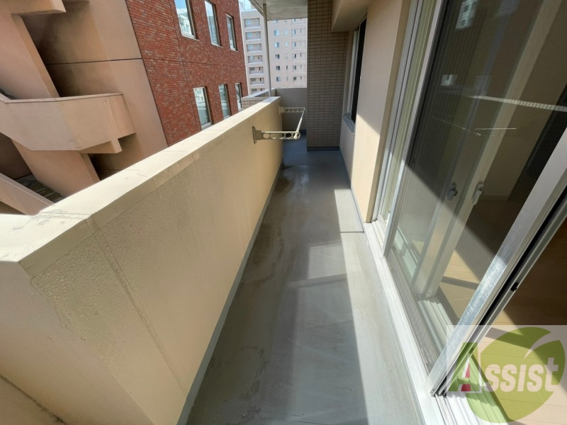 バルコニー　窓を開けると風通しも良く、気分も上がりそう！