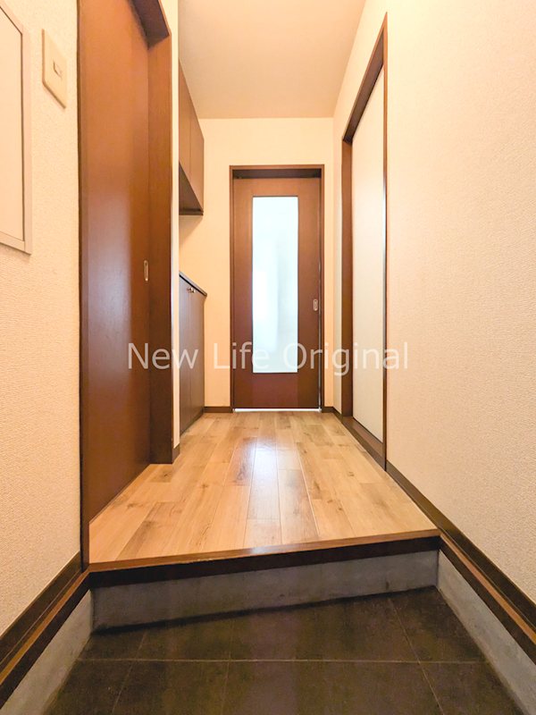 玄関　玄関から少し離れた所にシューズボックスがあります☆