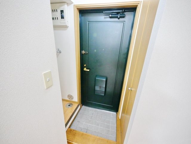 玄関　※別部屋参考写真です