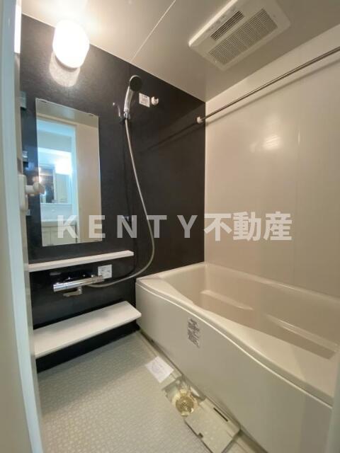 バス・シャワールーム　コンパクトで使いやすいお風呂です