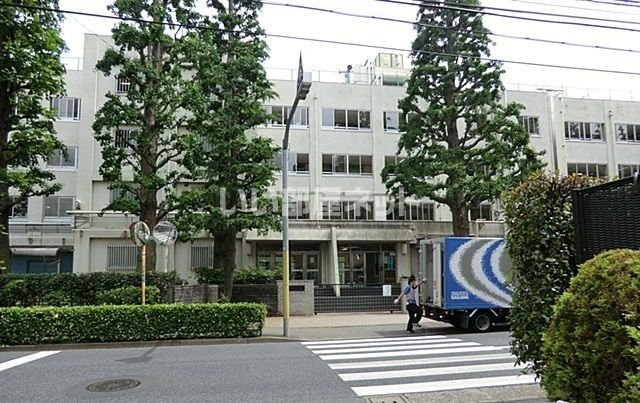 中学校　練馬区立石神井中学校（中学校）まで1880m