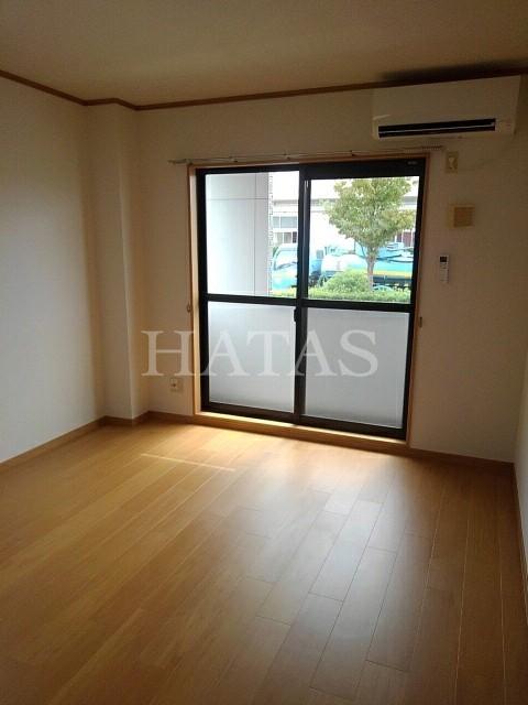 居室・リビング　同物件別部屋です。