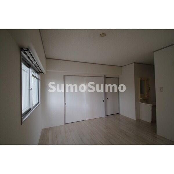 その他部屋・スペース　開放的な寝室です