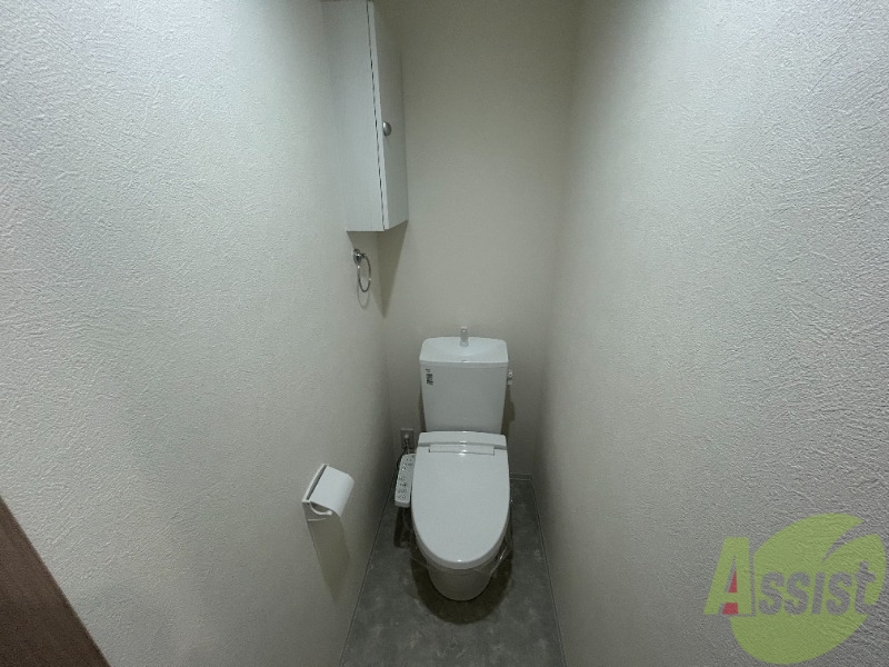 トイレ　トイレはウォシュレット機能付きです。安心して使用できますね。