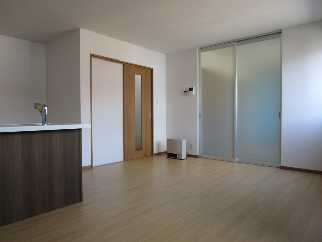 居室・リビング　カウンターキッチン　13.8帖です