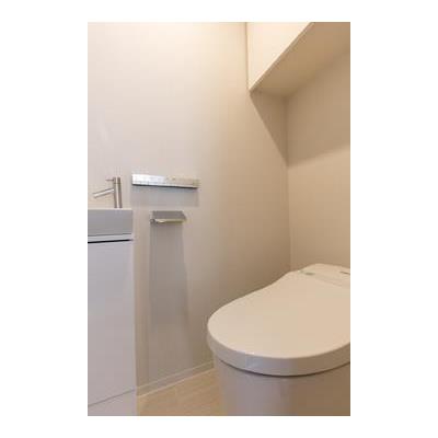 トイレ　落ち着いた色調のトイレです