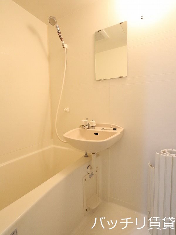 バス・シャワールーム　画像は別号室の為、現状優先になります。
